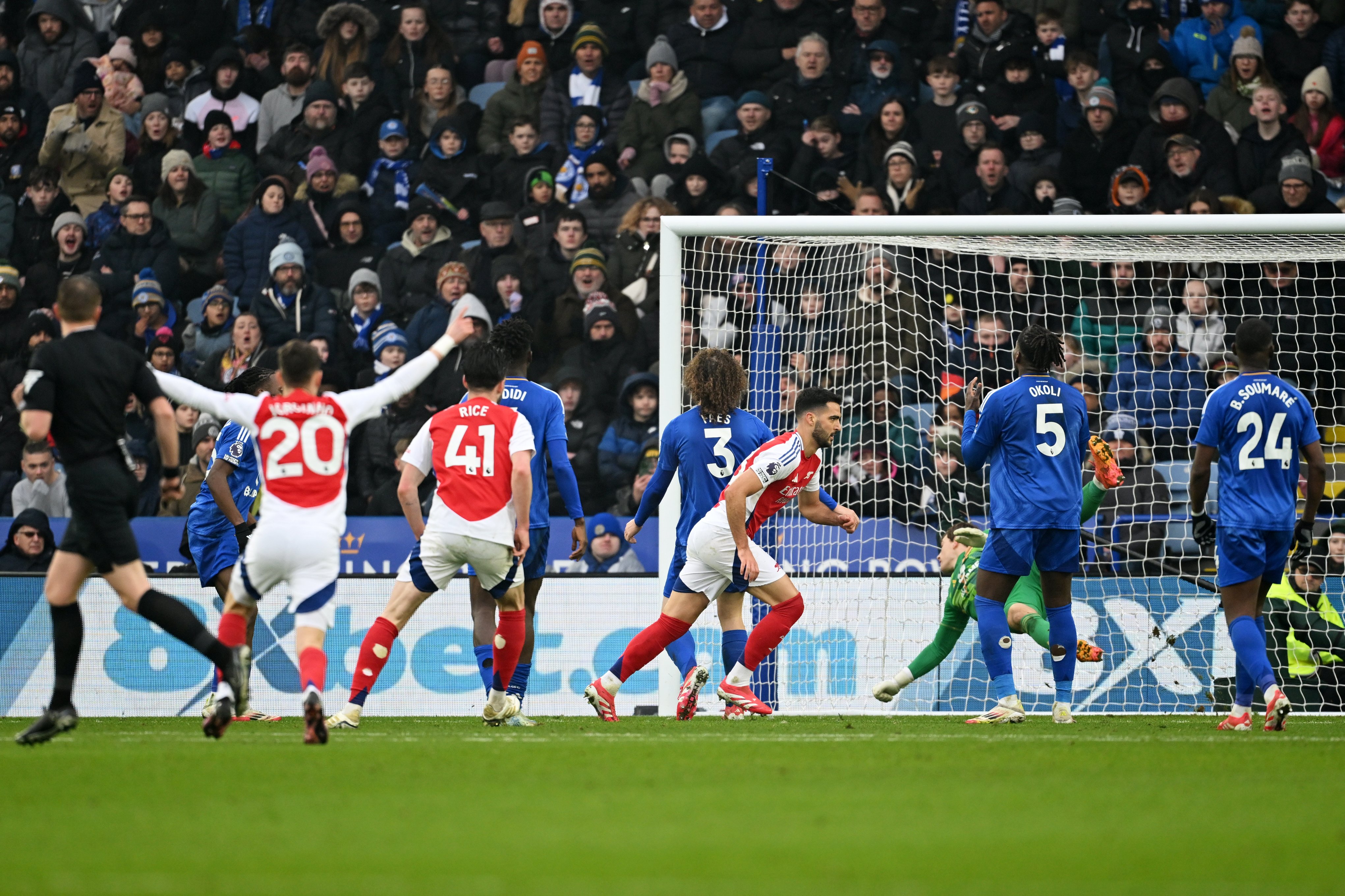 Merino Scores Brace as Arsenal Beat Leicester