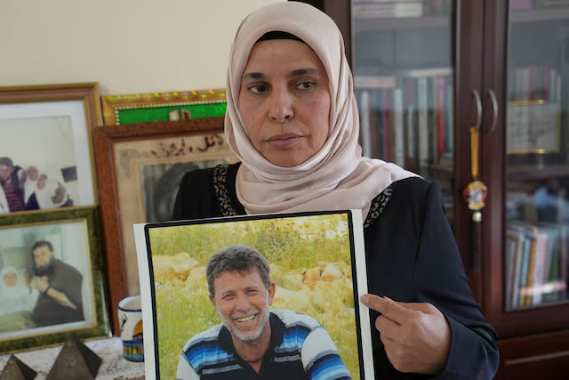 Longest-Serving Palestinian Inmate, Deported to Egypt, Sends Wife New Wedding Ring Engraved with Their Names